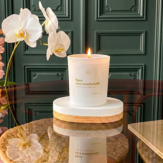 Bougie Spes Non Confundit Neo Keri, cire d'église recyclée parfum Grenade et Poire, coulée main Bretagne